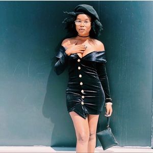 Fashion Nova Classic Velvet black dress